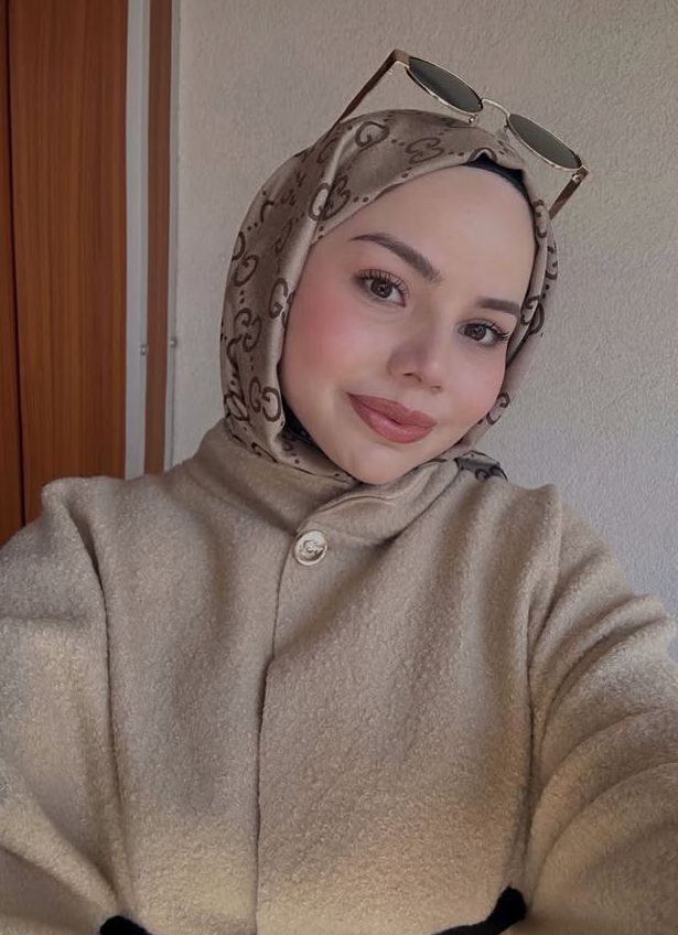 Refahiye Başarıyı Elde Etmiş Kadın Escort Bayan Ala